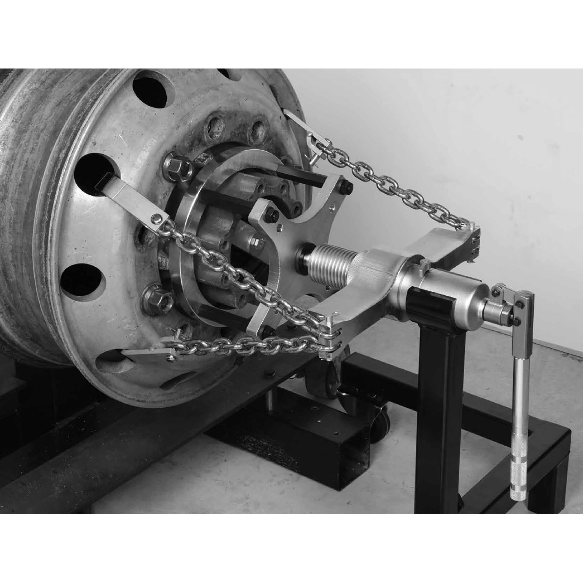 Wheel Rim Puller Free Stuck HGV Wheels Fast | 12T Hydraulic Puller – Sykes Pickavant