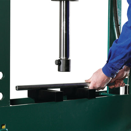 53417000 70 Tonne Hand/Foot Operated Pneumatic/Hydraulic Workshop Press